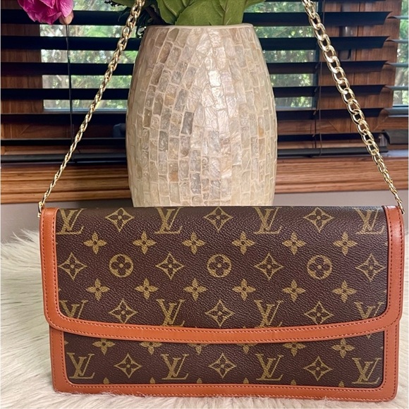 Louis Vuitton Handbags - Authentic LOUIS VUITTON Monogram Pochette Dame GM